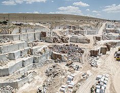 banu bekişoğlu, su doğaltaş, banu bekisoglu, silver ocak, afyon gri ocak, sandblasted, gray marble, kumlama gri mermer, 